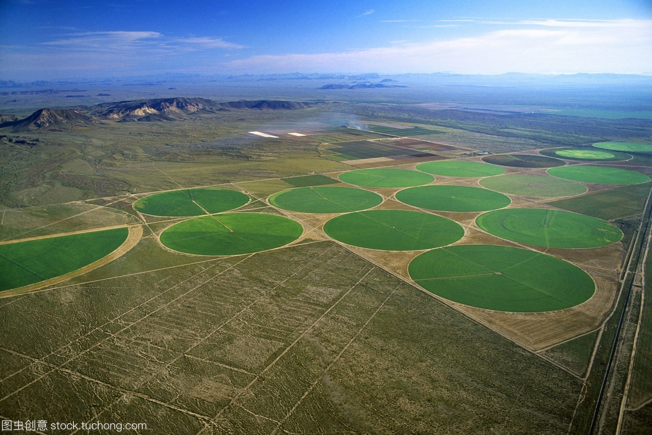 農業-中心支點的鳥瞰圖,位于美國亞利桑那州dateland附近的沙漠環境。